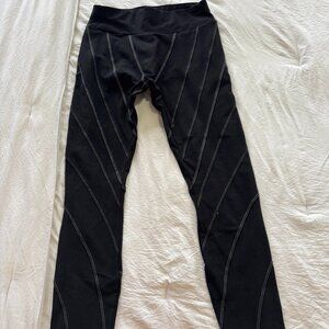 Alo Yoga Black & White Legging